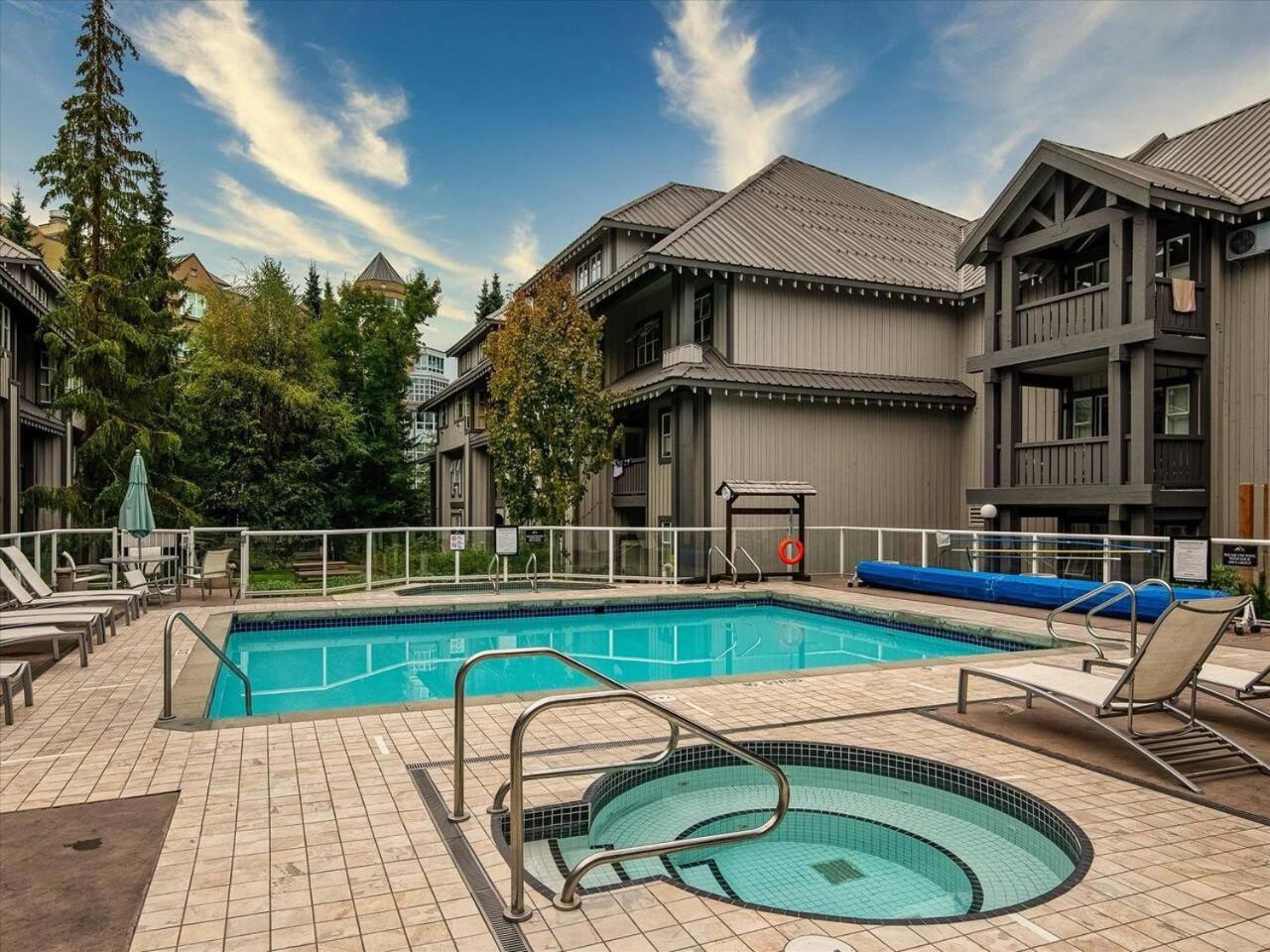 וויסטלר Newly Renovated Ski In Out W Pool 2 Hot Tubs מראה חיצוני תמונה